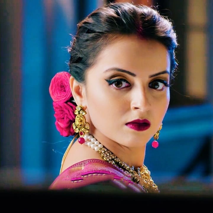 Fouziya38909805's tweet photo. Queen of beauty  Janhvi Mittal @shrenuparikh11 #ShrenuParikh #Beautiful #pretty #Lovely #awesomelook #CuteandSweet #Naturalbeauty #adorablestyle #Iconicharacter #outstandingperformance #awesomeexpression #ShrenuParikh #JanhviMittal #PoojaSharma #EBSS @shrenuparikh11 https://t.co/mRpo6SMRYt