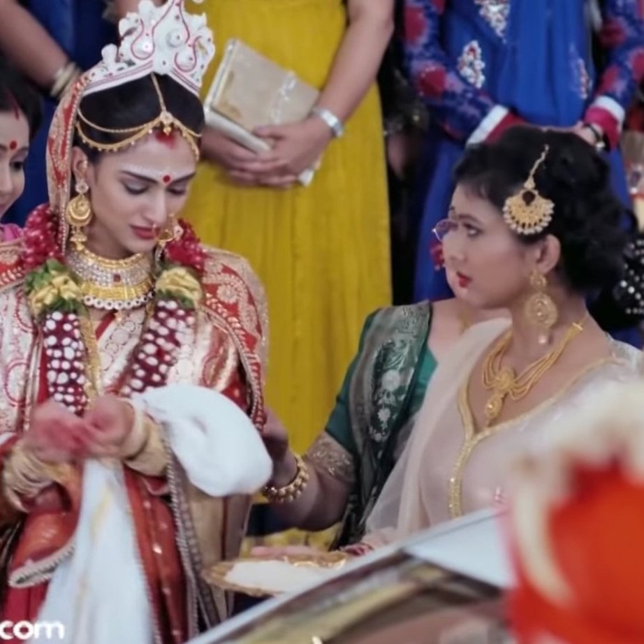 chaoticsince96's tweet photo. "Tera room ab se mera!! 😋😋"
"Chawal sidha mu pe phek ke marungi chup reh!"
#4YrsOfDevakshiKiShaadi https://t.co/1heNuX3jrr