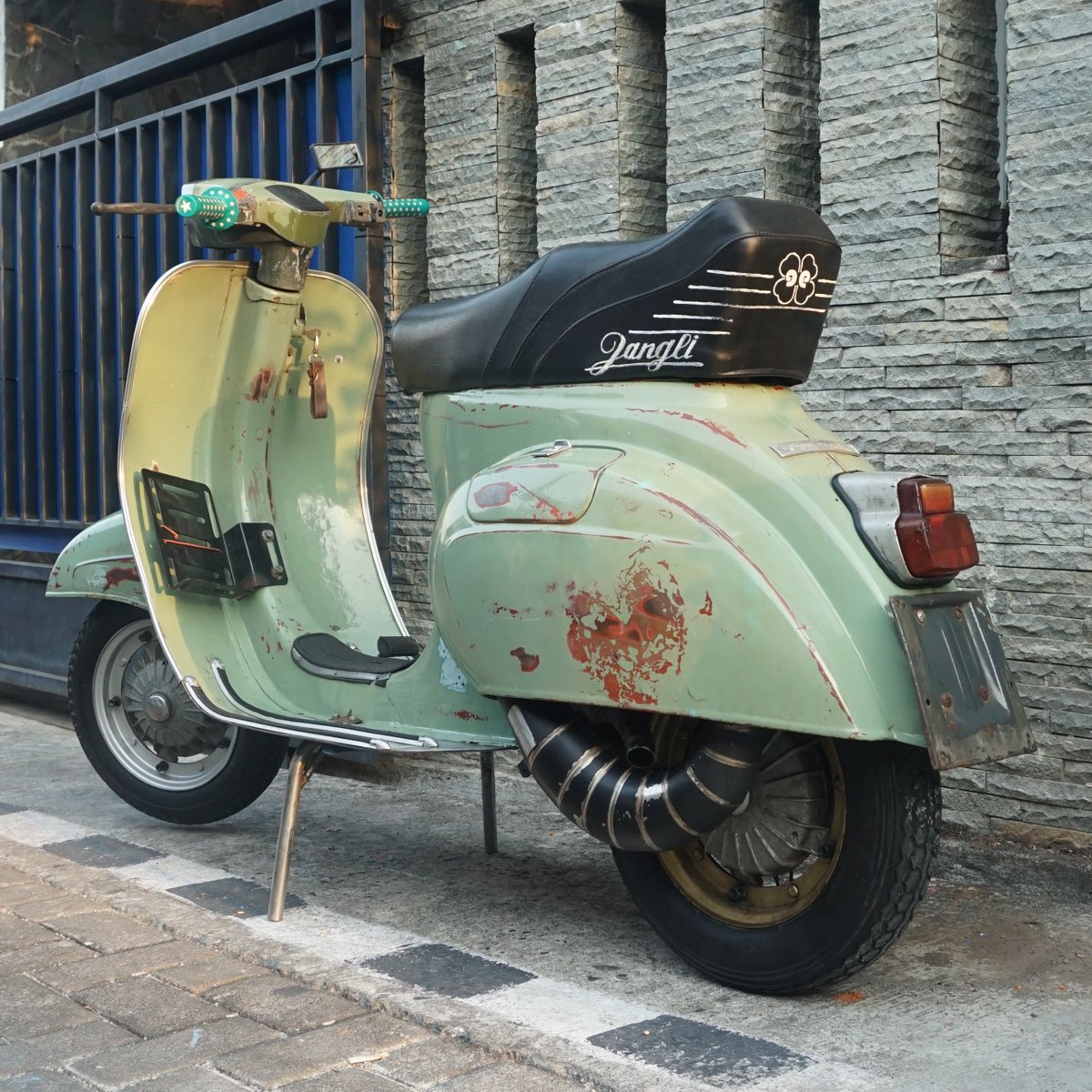 VespaRawk's tweet photo. Vespa PTS Special tahun 1976

Plat H, STNK Akur
Cat Ori Banyak Spetnya
Mesin Racing Upgrade 130cc

info lengkap
WA: 085640782878
Lokasi: Semarang

Bisa Bantu Kirim Unit
Insya Allah Amanah
Terima Kasih

#jualvespa #vespapts #vespaspecial 
@TweetVespa @JualVespaid @juALVESpa https://t.co/7BJt2nZffZ