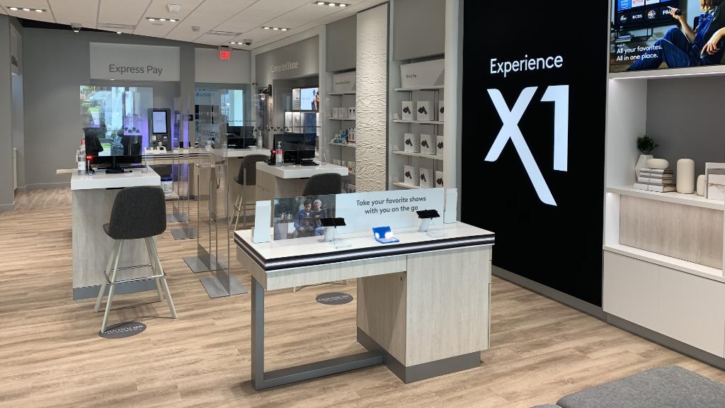 ComcastFL's tweet photo. Our new @Xfinity Store in Boca Raton is open! We are open 7 days a week. Find out store hours and more: https://t.co/6TTZCToU2m https://t.co/gub0ty1kn0