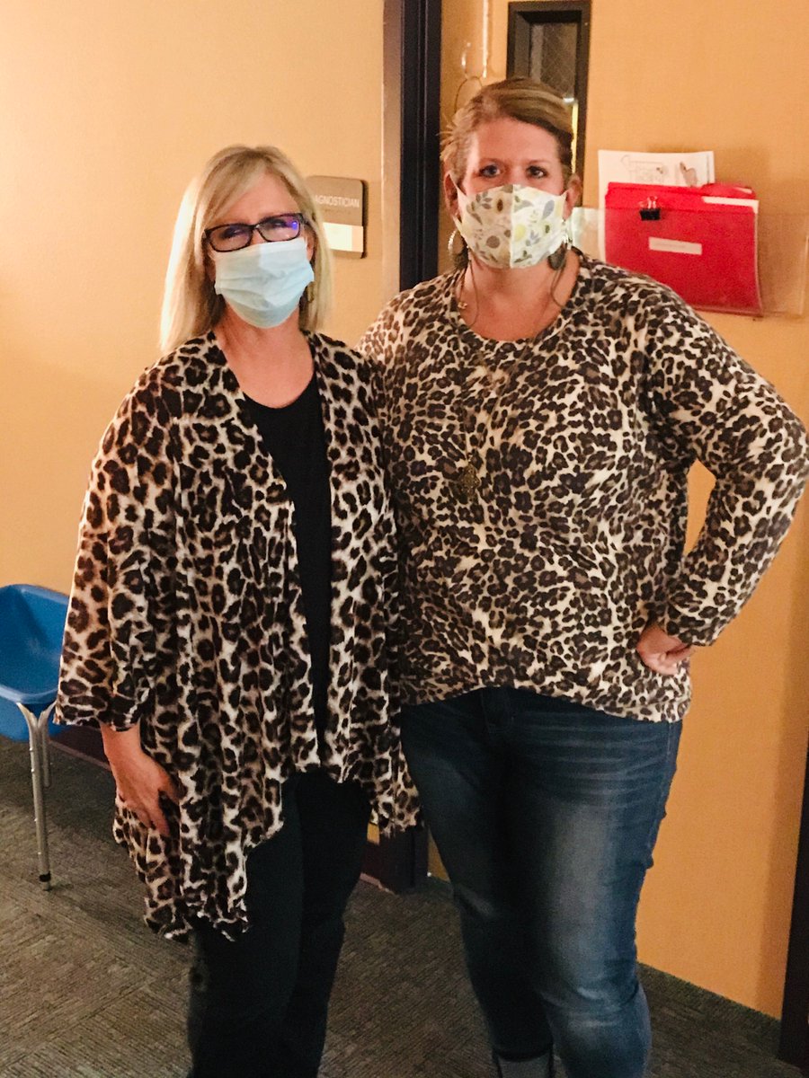 melaniegray_phi's tweet photo. Twinning at work! @ParkwoodHill https://t.co/EbHtEiQl3o