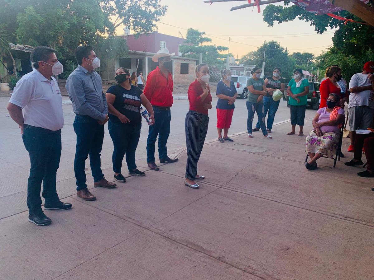 Dulce_RuizC's tweet photo. Visitando y saludando a nuestros amigos del campo pesquero El Colorado, Ahome, Sinaloa.

#EstructuraPRI #Capacitación #PRIAhome https://t.co/2F82NMZ5ak