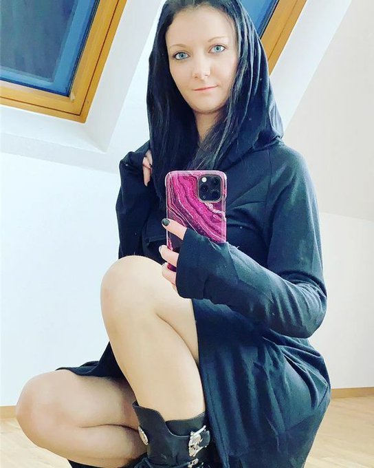 Watch Laila-Banx's leaked NSFW photo on TwXstars