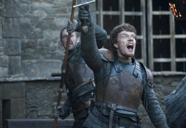Cette image du Viking comme « le sauvage absolu » est bien ancrée dans la culture populaire. C& #39;est celle qu& #39;on retrouve dans Astérix bien sûr, mais aussi dans Game of Thrones avec les « Fer-Nés » (Ironborn) - même si cette série nous épargne les casques à corne.