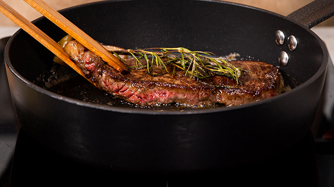 gruttouk's tweet image. Sizzling Sirloin! 

How do you like your steak cooked?  
Link below for the top tips on cooking your steak to perfection! 

---&amp;gt; grutto.com/uk/how-to-cook…

#sustainablefood #sirloinsteak #steak #britishbeef