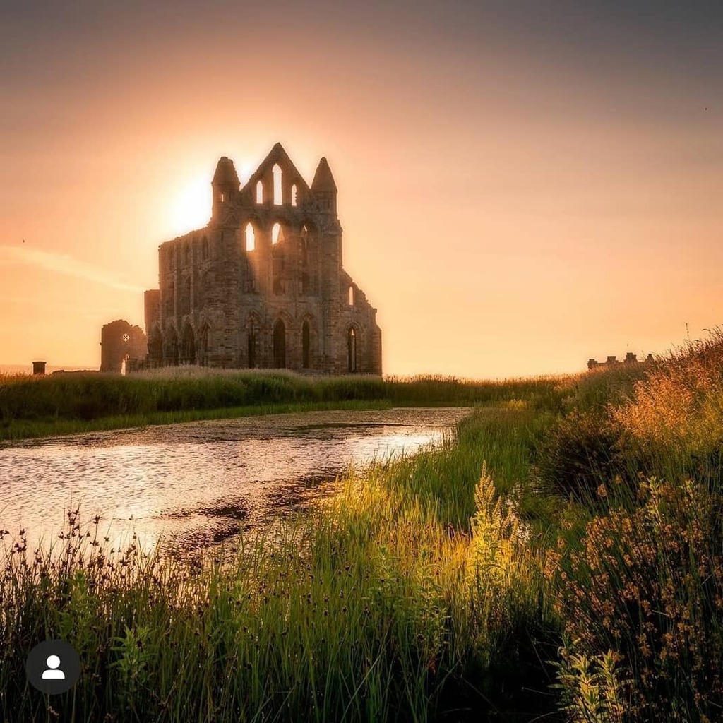 RealBigBikeRide's tweet photo. Wow! What an incredible image from @william_robert_imaging 

Is there a better image of Whitby Abbey? 

#whitbyabbey #whitby #whitbyhistory #whitby199steps #yorkshire #sunsetcolors #sunset #sunsetsky https://t.co/AkDkMgABwQ https://t.co/cu32gezjnK