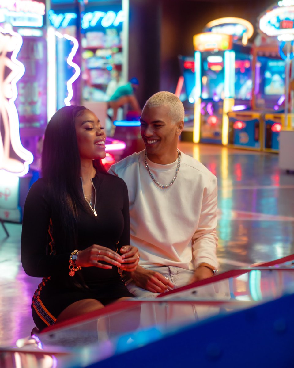 elaineofficial_'s tweet photo. The risky music video just hit 1 million views! Thank you 😍💜 https://t.co/qvo3xE1IUp https://t.co/11a4i5nrLH