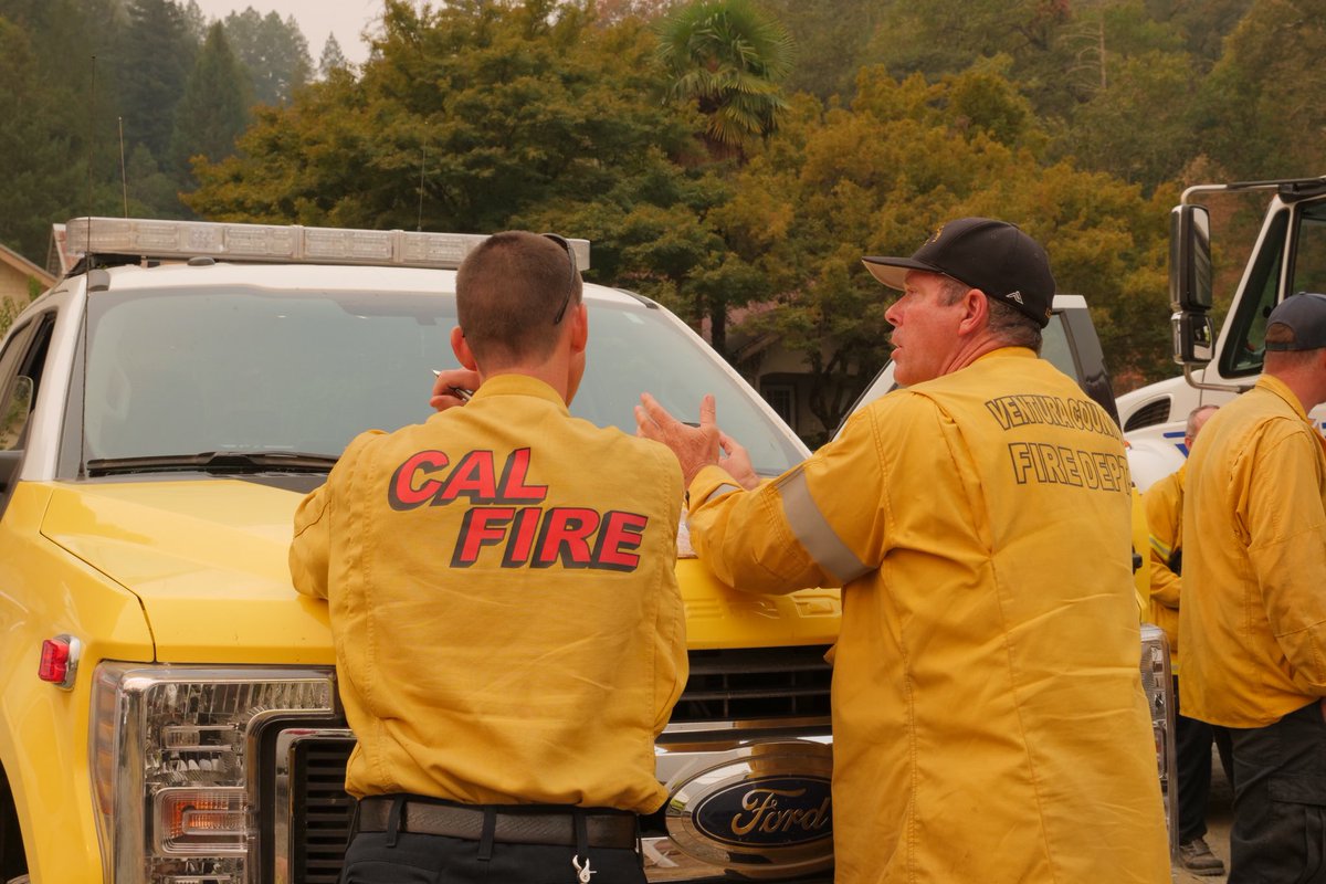 SherazSadiq1's tweet photo. Stopped at intersection of Foothill and Lincoln in Calistoga to document CalFire firefighters from around the state battling the #GlassFire in Napa and Sonoma counties. https://t.co/D2dnnGwv2R