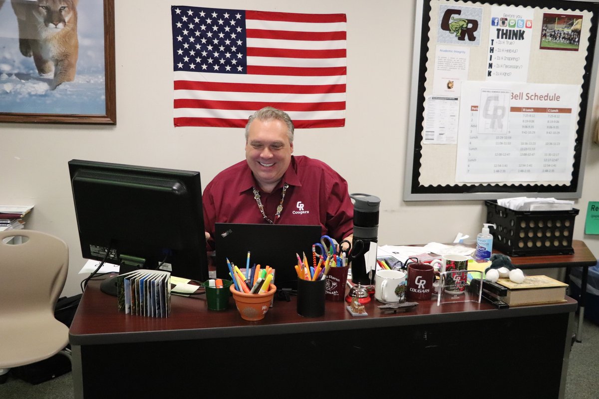 katyisd's tweet image. Having the right set-up is key to a positive experience with #virtuallearning - you need a good chair or room to stand, the right lighting, and maybe some elbow room. Share a photo in the comments of your virtual learning space to help spark ideas for others! #SmartRestart