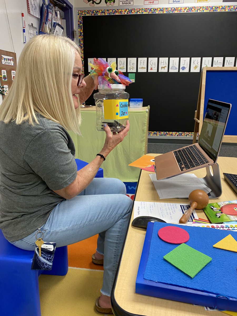 miss_holifield's tweet photo. When ECSE3 teachers use breakout rooms to give students small group instruction with shapes!! 😍🤩😍🤩

@karenirons https://t.co/Cqto2I5xWt