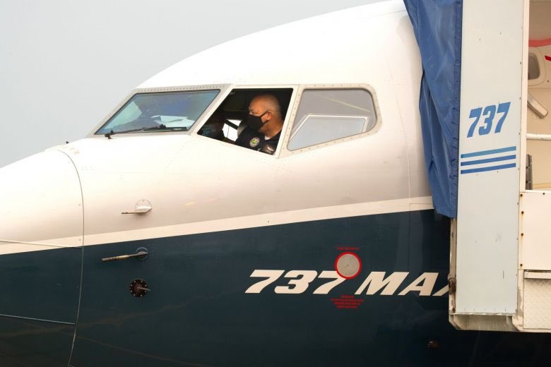 CHGLVL's tweet photo. FAA başkanı Steve Dickson , 737 Max’in yeniden sertifikalanma adımı için planladığı uçuşu gerçekleştirdi. Uçuş ,farklı irtifalarda denenerek tamamlandı✈️ Max müşterilerinin güvenini kazanabilecek mi ?🛫 https://t.co/CPz9B3XSn9