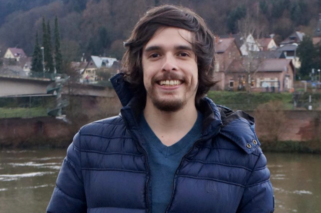 Néstor Espinoza, un astrónomo que estudia exoplanetas