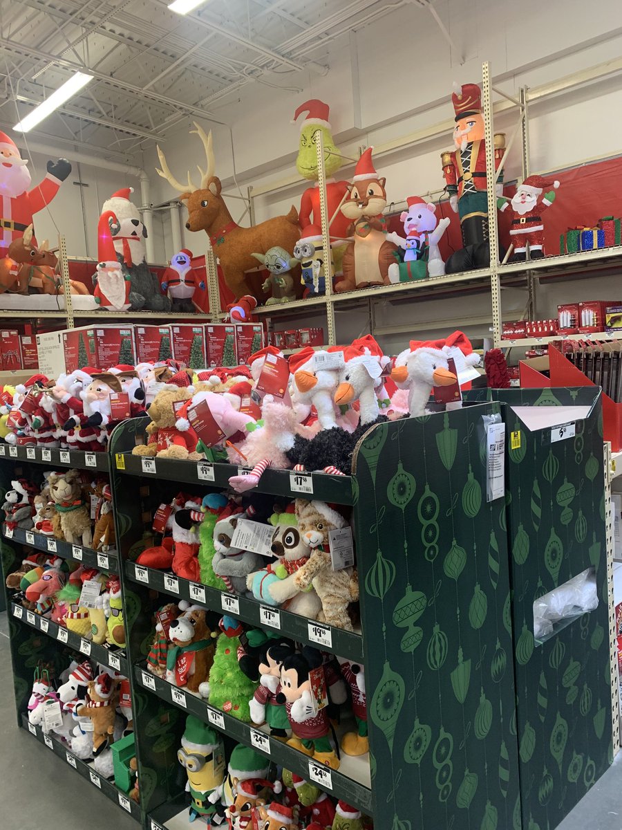 It’s beginning to look a lot like Christmas! #quethemusic #myteamisbetterthanyours #METrocks ⁦<a href="/ChrisDurand_HD/">Chris Durand</a>⁩ <a href="/emilyfa51061433/">emily farr</a>