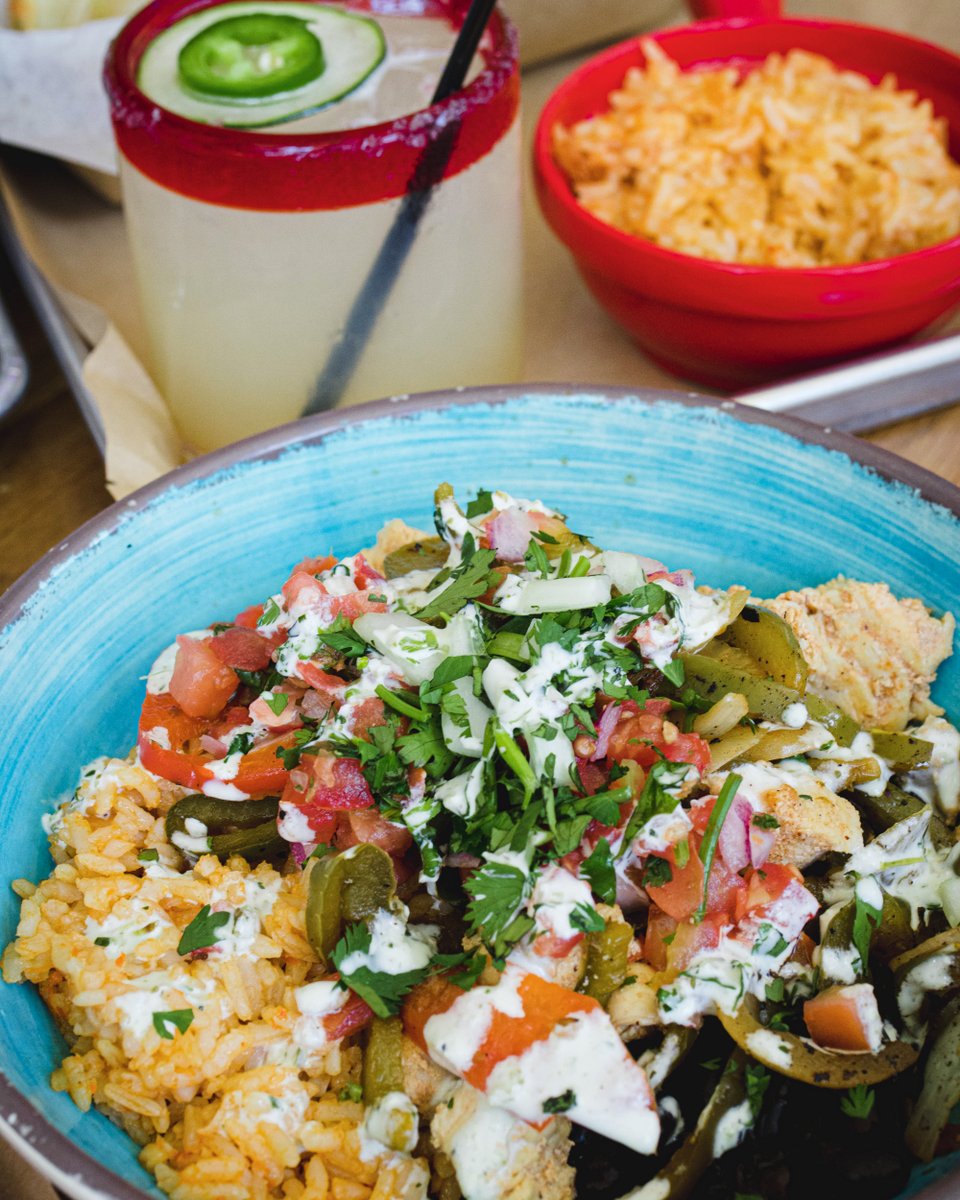 mojos_tacos's tweet image. ❓❓❓Did you know? Our new #MojoBowl is fully customizable!

❗❗❗ Want Chef Dave’s recommendation? OF COURSE you do!

😋😋😋 Rice, black beans, fajita peppers, onion, &amp;amp; chicken, covered in pico &amp;amp; poblano sauce.

#Nashville #EatLocal #FranklinTN #MusicCity #TheFactory #TexMex