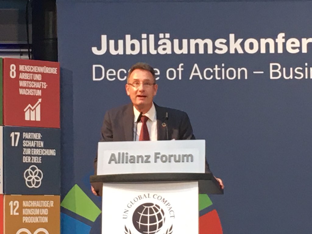SchwagerBernhar's tweet photo. Gratulation an das Team des @GlobalCompactDE und die Moderatorin inkl. aller Panelisten für eine klasse Veranstaltung. #DGCN2020 https://t.co/7fMk9AZ0Yg