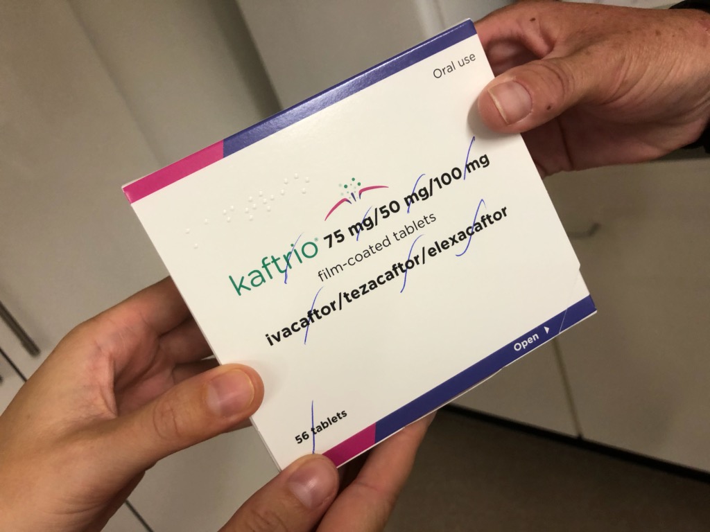 Jessica Gadsby (@jessgadsby) on Twitter photo The team is so excited! First patients initiated...bring on the future! #kaftrio #cftrust #respisbest <a href="/CysticAdult/">Leicester Adult Cystic Fibrosis Centre</a> <a href="/Leic_hospital/">Leicester's Hospitals</a> <a href="/UHLRRCV/">UHL Renal Respiratory Cardiovascular</a> The team is so excited! First patients initiated...bring on the future! #kaftrio #cftrust #respisbest <a href="/CysticAdult/">Leicester Adult Cystic Fibrosis Centre</a> <a href="/Leic_hospital/">Leicester's Hospitals</a> <a href="/UHLRRCV/">UHL Renal Respiratory Cardiovascular</a>