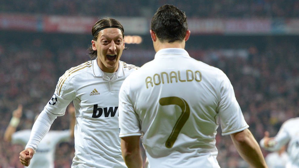 XavsFutbol's tweet image. Real Madrid’s attack during the 2011/12 season:

Cristiano Ronaldo: 60 goals, 15 assists
Benzema: 32 goals, 19 assists
Higuain: 26 goals, 13 assists
Di Maria: 7 goals, 17 assists
Özil: 7 goals, 30 assists

The golden kit for a golden team in Madrid’s history.
