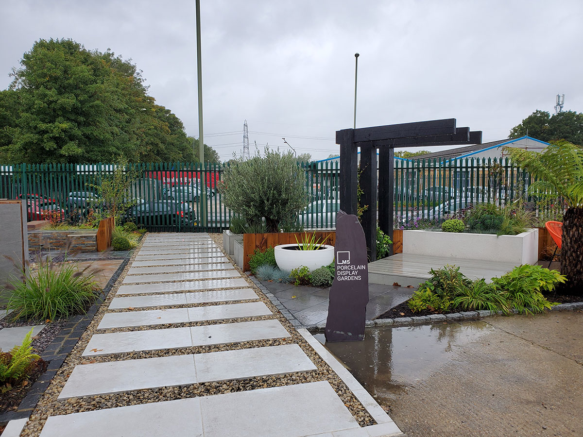 milesstoneuk's tweet photo. Love the new signage for our porcelain display gardens 🙌
#MakingDreamLandscapesPossible https://t.co/r9YnBz6Pf6