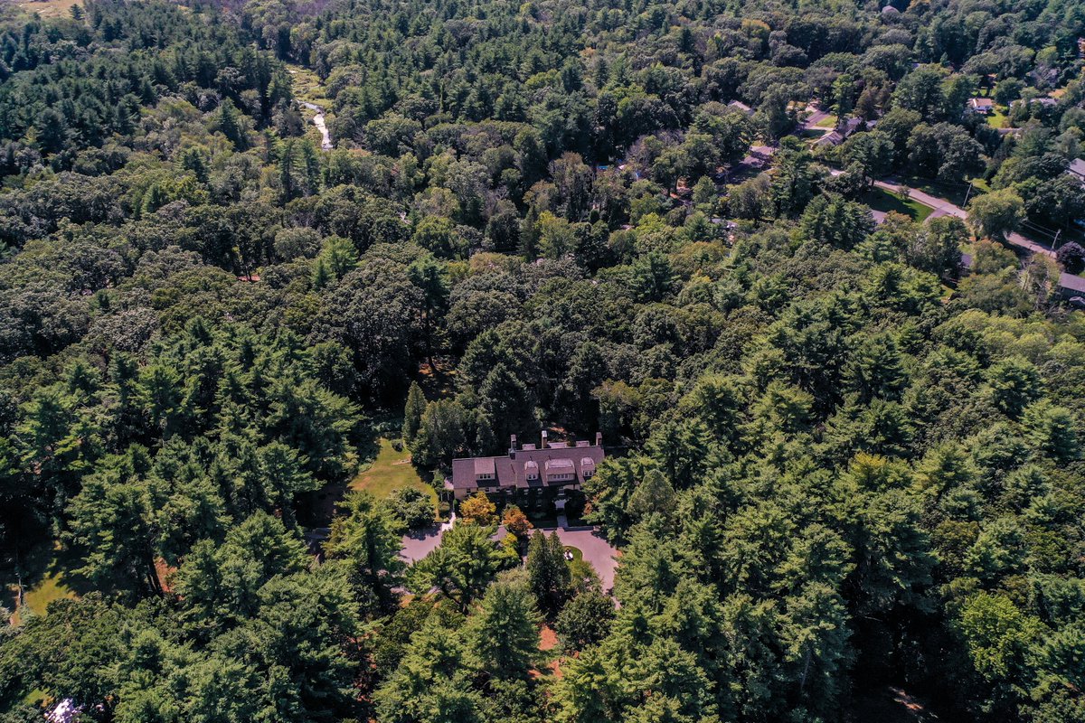 Gorgeous property set back on over 7 acres with carriage house and barn in Millis. #millis #millisma #carriagehouse #barn #expansivegrounds #drone #dronephotography #aerialphotography #internetmarketing #realestatephotography #havenmediaservices #igmassachusetts #ignewengland