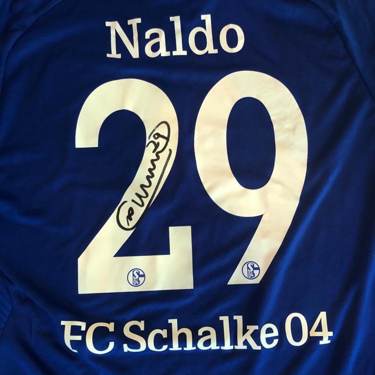 s04_us's tweet photo. ✍️🇧🇷

To celebrate the return of #Naldo to Gelsenkirchen, we're giving away a kit signed by the man himself!

Simply RT and follow us to enter 💥

#SchalkeUS🇺🇸 https://t.co/BLzWdEaePg
