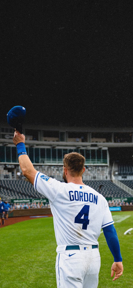Royals's tweet photo. Four different wallpapers for #️⃣4️⃣. 

#WallpaperWednesday // #4EverRoyal https://t.co/ZiEN8AovqT