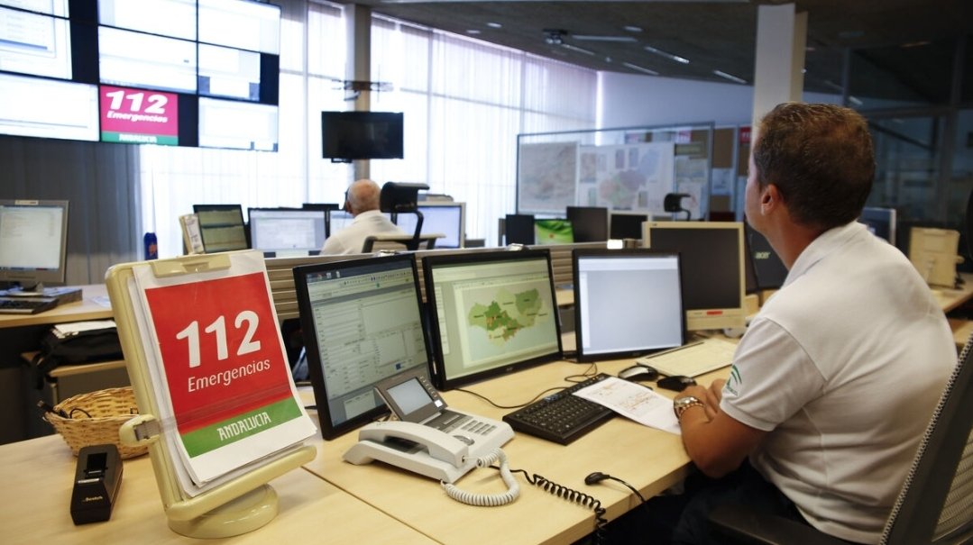 ferodrui's tweet photo. Los gestores d @E112Andalucia son la primera respuesta, el 1er protocolo, la coordinación, gestión, seguimiento. En definitiva la base, el soporte d todas las emergencias. Por favor @InteriorJunta dialoguen, negocien, cuiden a estos profesionales con experiencia @Gestora112AND https://t.co/tJ0CQEcQKE