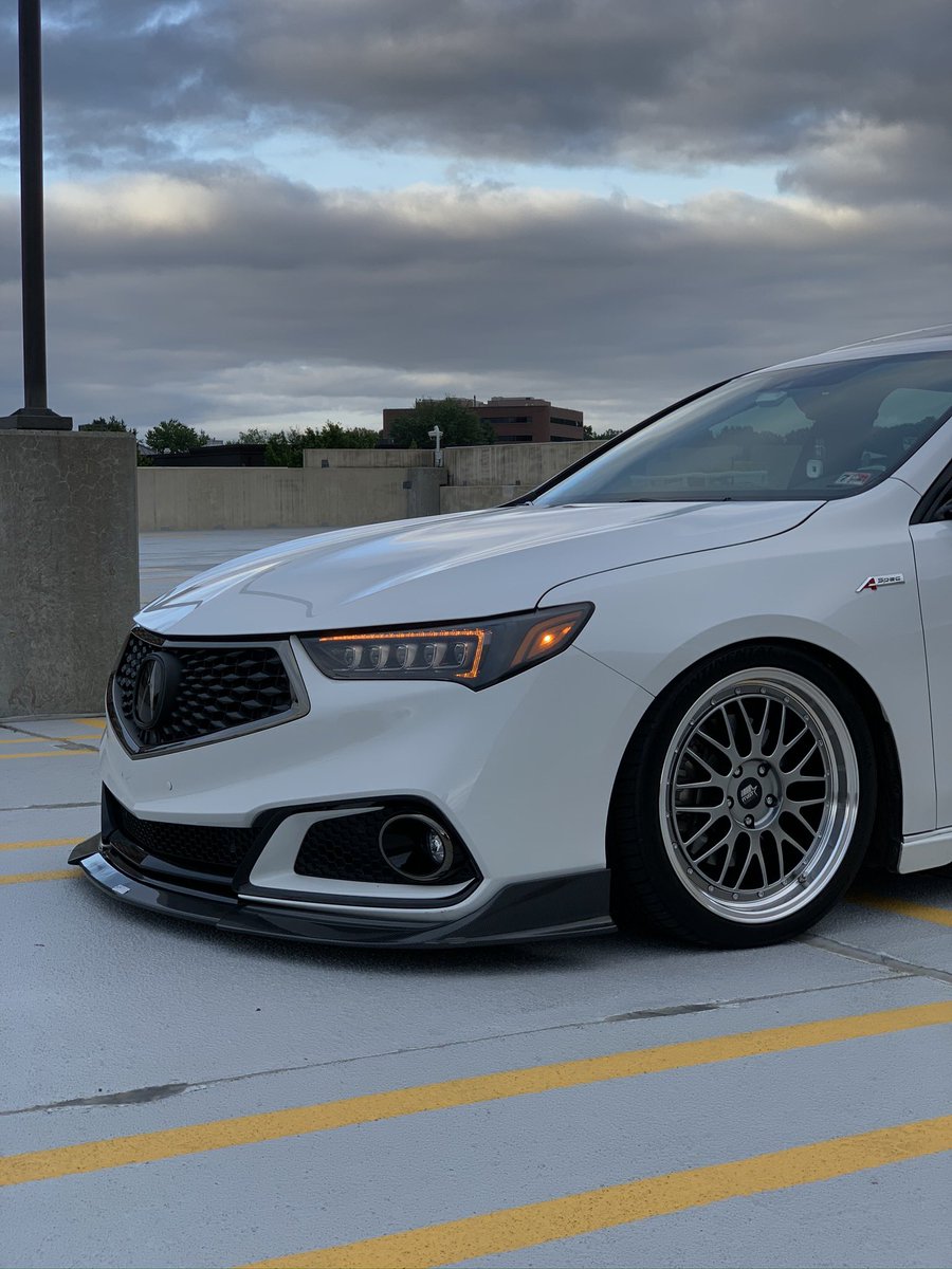 If anyone wanna buy my wheel set up lmk 19x8.5 +35 on Continentals Extreme Contact 255/35/19