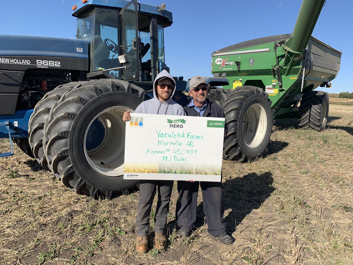 mightypembina's tweet image. What an awesome finish to #harvest2020 for Vaculchik Farms! Congrats on a great crop of #45CM39! @ENtegrityRoger @PioneerSeedsCA #YieldHero20 #YHContest