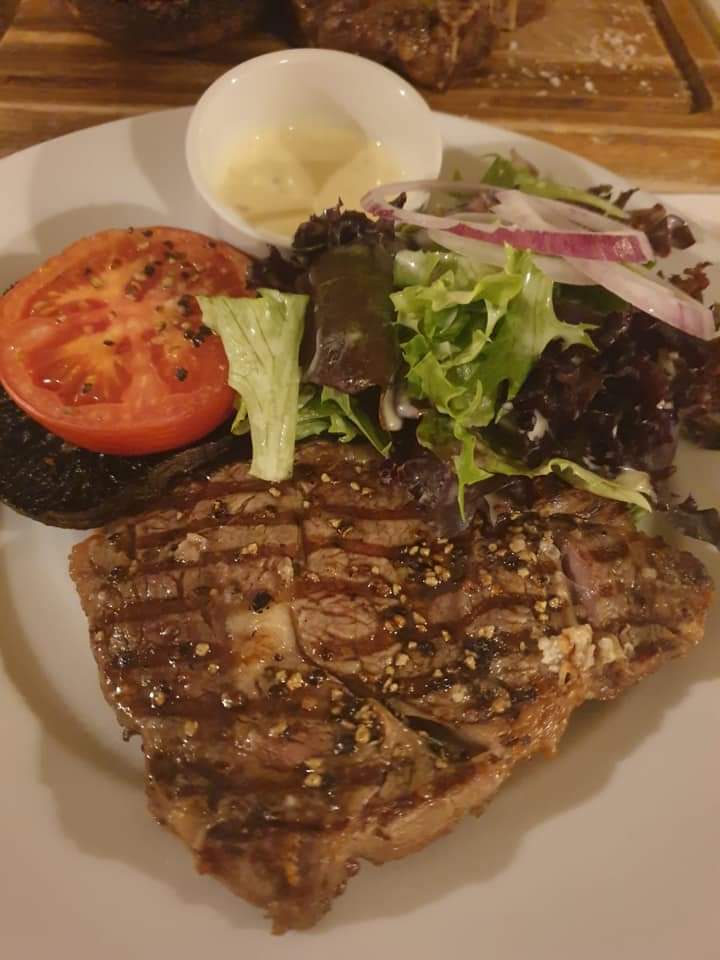 TheBellHouseSB's tweet photo. Another week ..... Another deal!!!!

Thursday - Burger night £10.95
Friday - Steak night!  2 Steaks &amp; a bottle of house wine just £35.00
We get booked quickly so please call us to make a reservation on 01249 720401 to secure a table #tableserviceonly @walterrose1847
#pubdeals https://t.co/P6CrqD650c