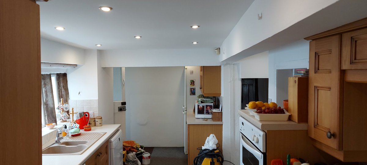 NTorranoHarling's tweet photo. A kitchen I've finished using @JohnstonesTrade @JohnstonesDC #PerfectMatt in white on ceiling and walls. I have to say I love the stuff. Absolutely faultless finish. I'm definitely using this on all ceilings from now on #flawless https://t.co/TATHJJP1C6