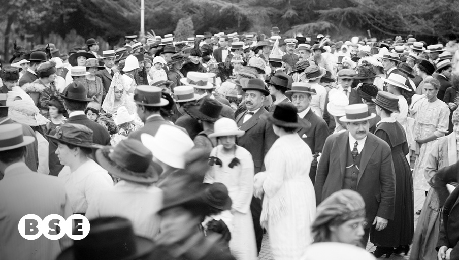 bseuruguay's tweet photo. ¿Sabías qué? En la década del 1910 llegó de Europa la moda de usar sombreros.
Leé más sobre inmigración a nuestro país en el almanaque 2018 https://t.co/vhx38Mm292
¿Qué otras modas recordás? https://t.co/YxV32yL2pB