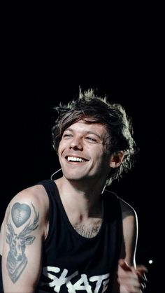 - @Louis_Tomlinson thanks for staying strong, for checking on us every now and then, for being the sweetest, always making me smile with ur smile, for being the kind and amazing person you are, for all those beautiful songs you have been writing since 1D to now., and for saving me