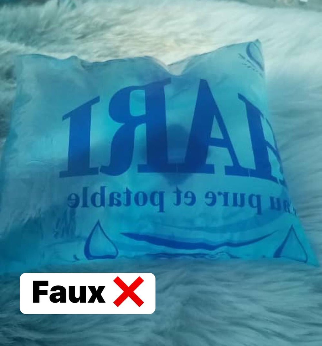 KaniGroupeSarl's tweet photo. 🚨#Urgent #Arnaque #PartagerSVP
L’eau de source Hari de KaniGroupe a été victime d’arnaque par un particulier qui produit des pures Water avec le nom de Hari l’authentique .

À tout les consommateurs de cette eau de source . 

Nous lançons une alerte 🚨 général et vigilance . https://t.co/fS9tn66YHB