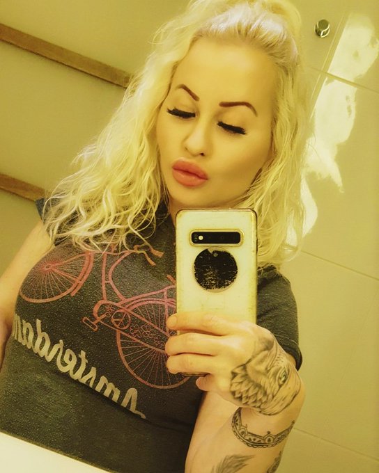 Hello 👋 💋 #Hello #PetitePrincesEve #BlondeCurls #Twitter https://t.co/nyHXJVQ4xT<a href="/tag/hello"class="tags">#Hello</a><a href="/tag/petiteprinceseve"class="tags">#PetitePrincesEve</a><a href="/tag/blondecurls"class="tags">#BlondeCurls</a><a href="/tag/twitter"class="tags"><span>#twitter</span></a>