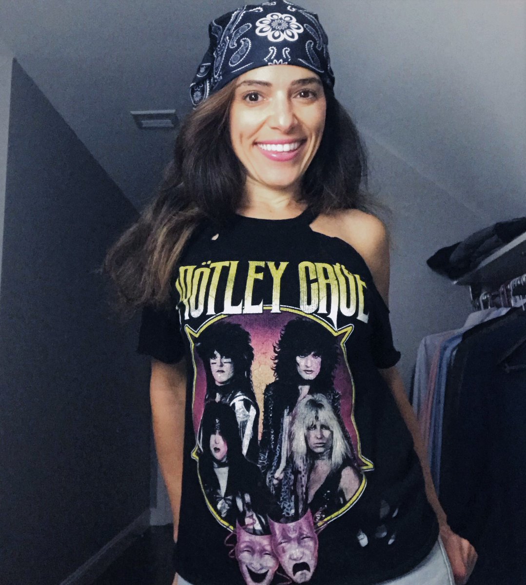 ClaudiaComedy's tweet photo. I'd be a dreamer if I could get a full night's sleep (Can I have an enlarged prostate? 🤔)..but my heart's still gold Tweet your #musicteeoftheweek
#MotleyCrue #HomeSweetHome #StillRocking #EIGHTIES #heavymetal #NikkiSixx #TommyLee #MickMars #VinceNeil #musictherapy @MotleyCrue https://t.co/ZxREHu7dZl