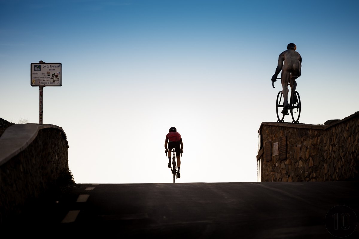 kapokapete's tweet photo. El Último hombre del Tourmalet.
El pasado 3 de Septiembre,pasadas las 8 de la tarde tenía yo la cámara colgada al cuello y estaba cerca de la última curva del Tourmalet. El último ciclista del día llegaba a lo alto e hice click. Intenté pedirle su mail para dársela...y lo rechazó https://t.co/yoRSGBJ4zt