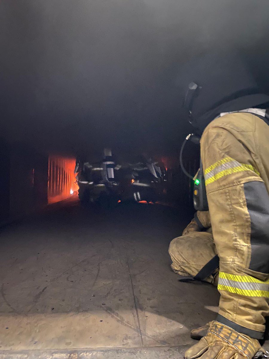 marinebrandweer's tweet photo. dag 3  CFBT instructeurs cursus, de containers in. #megawatts #smoke   📷 Hans Nieling https://t.co/o8hqsym7yY
