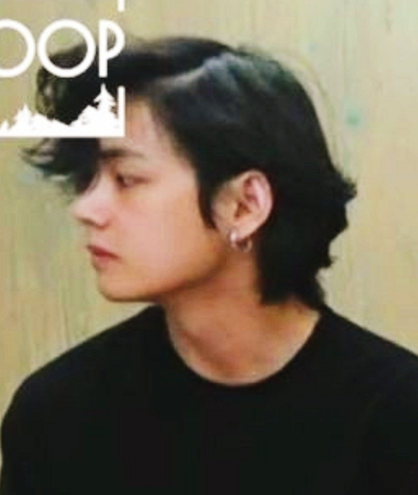 Strawberries321's tweet photo. the earrings?? the side profile? the hair tucked behind his ear!!! all taehyung edits are coming to life https://t.co/OxjTABvzo0