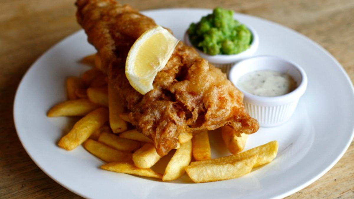 A seaside classic on a blustery day, there's nothing more comforting than fish and chips 😘