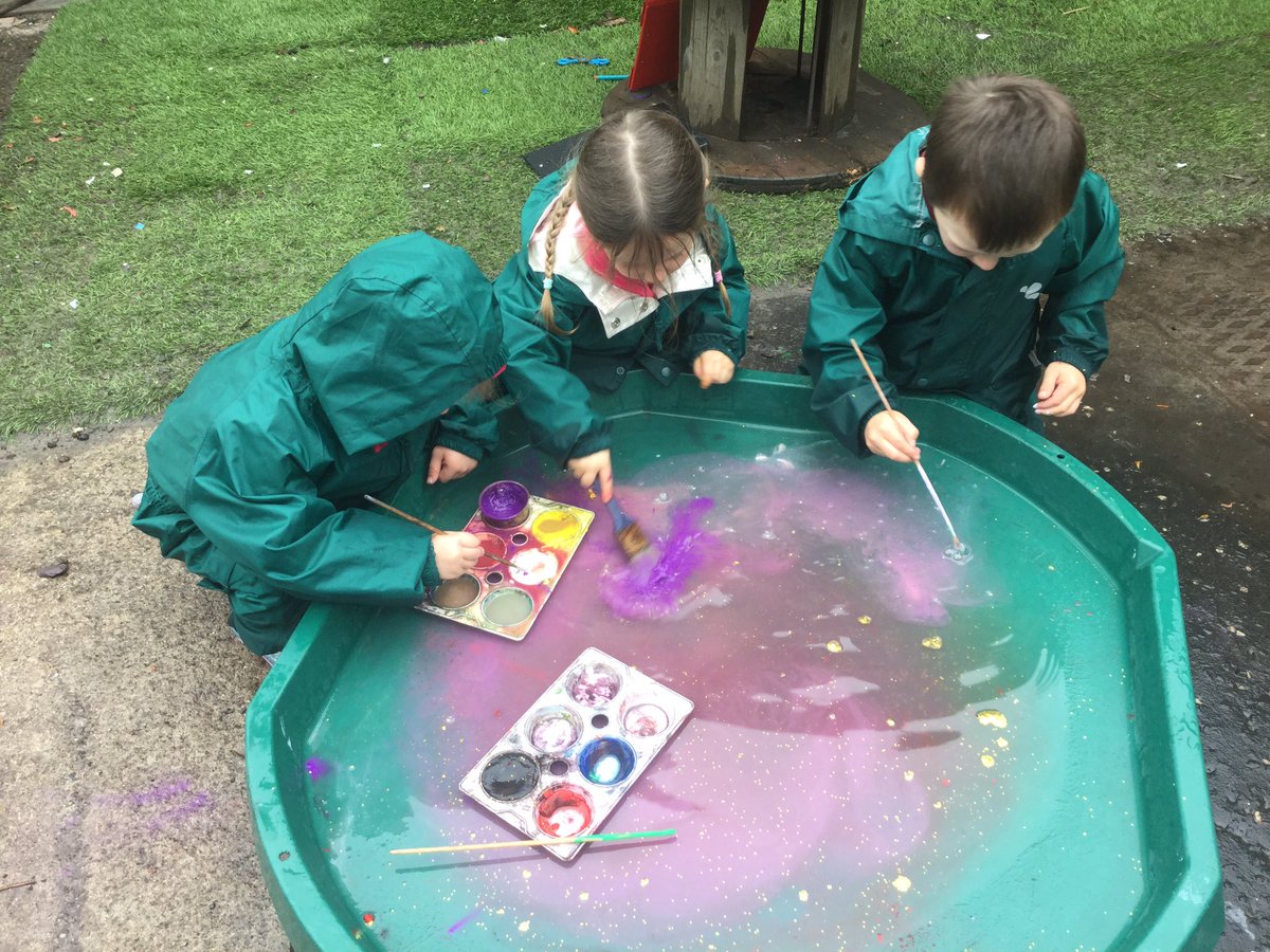 SFX_Nursery's tweet photo. We made rainbows with water-colour paint and rainwater. O counted the colours and bubbles saying, “Look! Purple, yellow, green” We are learning zero has no value. L counted from zero to twenty #ArtyMaths #Mathemagicians #numhubchampfalk #MathsWeek https://t.co/V3wmfsDJp9