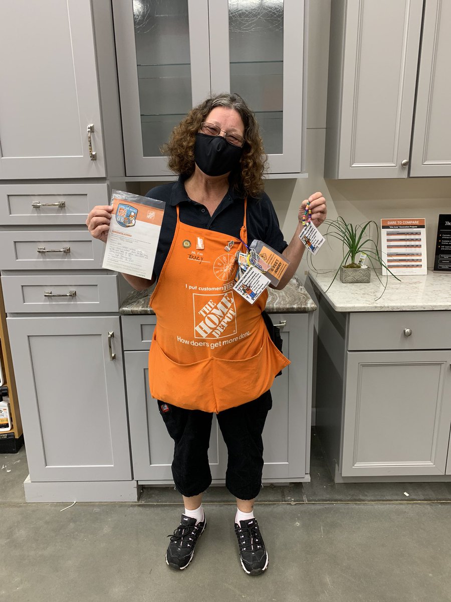 thdkaylab's tweet photo. Congrats to Tracy and Karol on their homers for filling their customer service all-star bead clip. 25 credit attempts, leads, HDPP, or VOC mentions! Congrats ladies!! @DerekBTHD @SCL13Blue @HuntingtonTHD @WebbfWebb @ErinWatsonHDHR @MichaelPhilhow3 https://t.co/7sACPAXum4