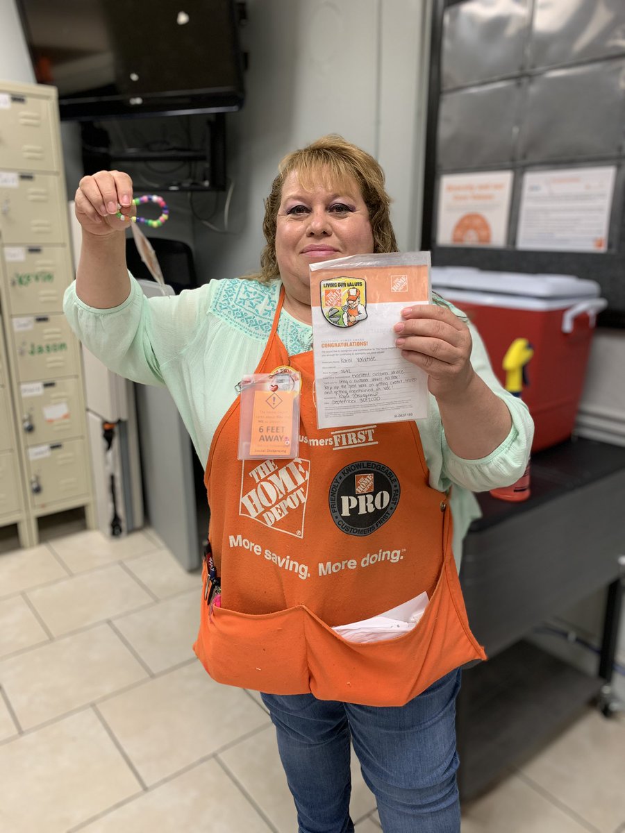 thdkaylab's tweet photo. Congrats to Tracy and Karol on their homers for filling their customer service all-star bead clip. 25 credit attempts, leads, HDPP, or VOC mentions! Congrats ladies!! @DerekBTHD @SCL13Blue @HuntingtonTHD @WebbfWebb @ErinWatsonHDHR @MichaelPhilhow3 https://t.co/7sACPAXum4