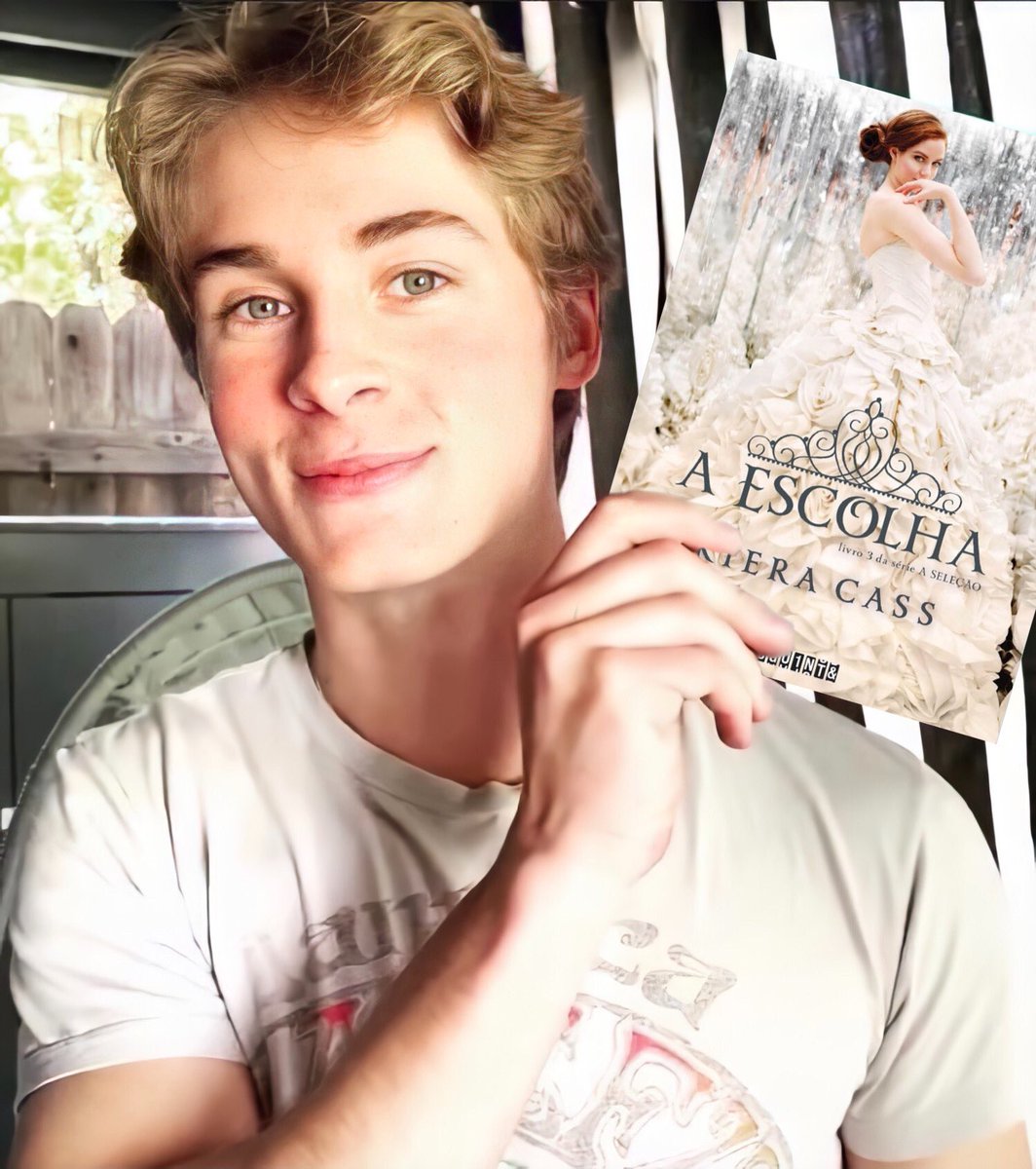 off: Qual o livro de 'A seleção' é o preferido de vocês? Com nosso melhor  modelo apresentando os livros! 😍, image size:1064x1200