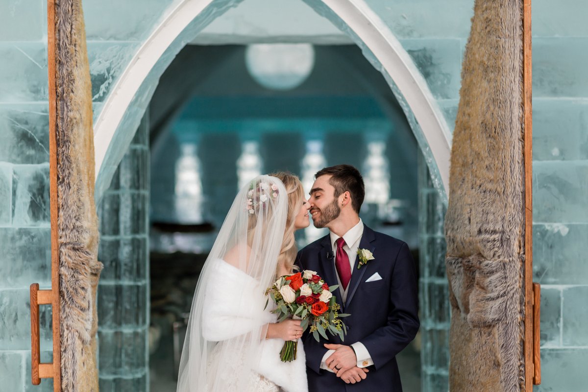 Elisabethb_eb's tweet photo. Un petit quelque chose pour réchauffer vos coeurs en ces temps plus froids.

Photo : Ora Studio
Fleurs : @fleur_concept

#elisabethb #eb #weddingplanner #wedding #mariage #mariagequebec #icehotel #hoteldeglace #winterwedding #weddingquebec https://t.co/0tRhVn1YHL