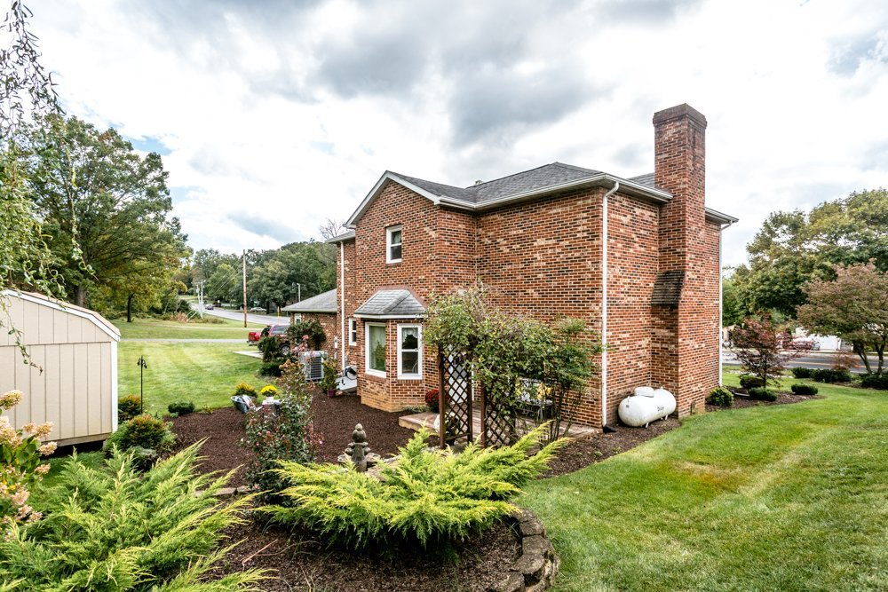 Don't miss this beautifully maintained brick home on a half acre lot! 
3 beds | 2.5 baths | 1,856 SF | $304,900
Highlights include kitchen with granite counters and cast-iron sink, hardwood flooring, upper level laundry, + more! 303Erickson.com