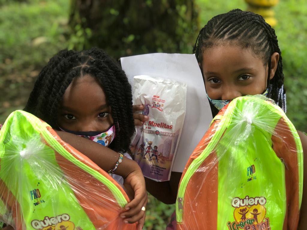 Gisella Palacios gestora social del Chocó, de la mano de la Gestora social del Municipio de Tado Sandra Perea y con la ayuda de <a href="/fnd_social/">FNDSocial</a> los niños de este territorio recibieron kits orales, escolares y de lavado de manos. Nos une seguir trabajando por la niñez de Colombia.