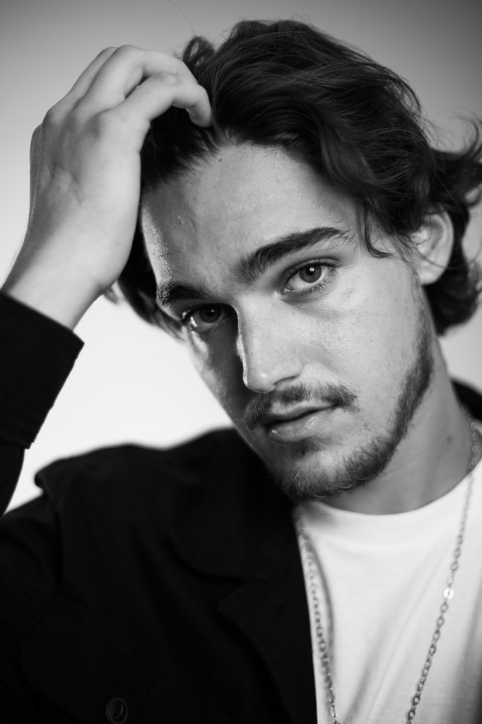 “You probably hate to see her with me, but she’s just here cause you’re missing” 🚀 #ANGELEYES  OCTOBER 5TH #newmusicalert 👀