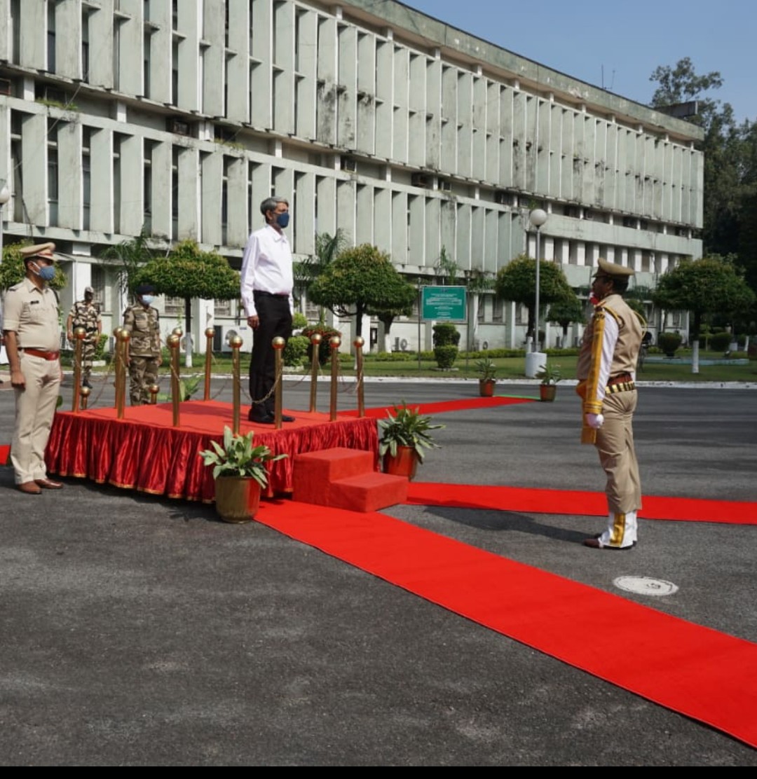 bitsaaconnect's tweet photo. Guard of Honour for Shri Amarendu Prakash (Met 87 batch) @amarendu as he assumes charge of Director BSL (SAIL). 
We bask in #PrideOfThatHonour.
#Spot him in pic 2.
Many Congratulations and wishing you the best of everything hereon. https://t.co/STyP7DsN9w