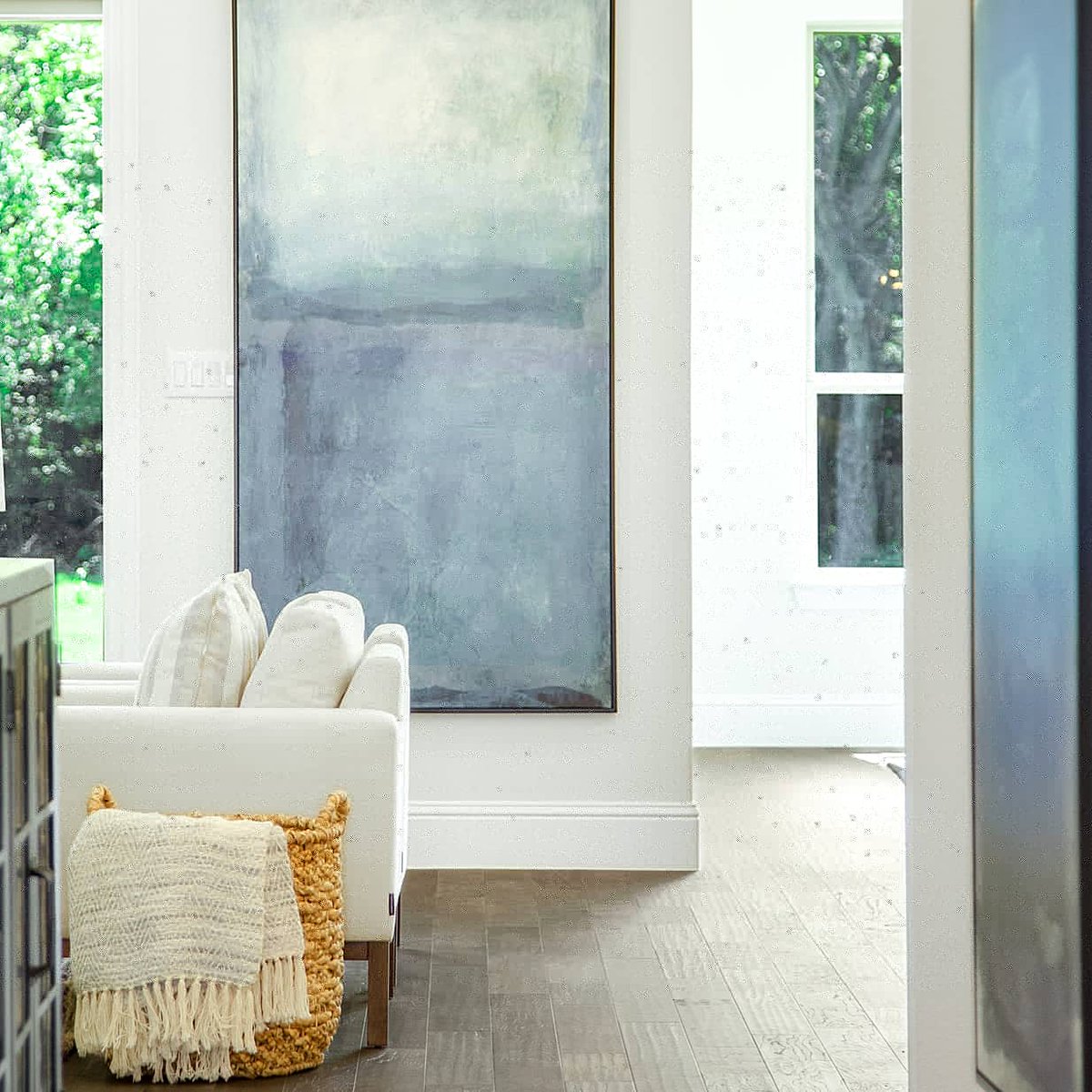 homestarstaging's tweet photo. Sitting...what this home isn't doing after sitting vacant over a year on the market. STAGED and SOLD! Photo @LanceUEP #dallashomestager #dallashomestaging #dallashome #homestarstaging https://t.co/AUnePvO0x4
