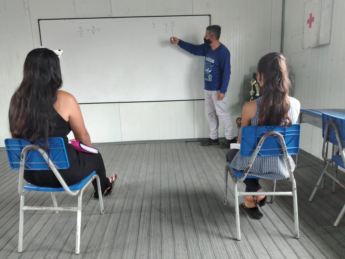 EducacionZ2_Ec's tweet photo. #SiALaEducación | @MeraViteri Director Distrital 17D12 | seguimiento al acompañamiento por parte de docente de la Unidad Educativa 22 de Octubre del Cantón #PuertoQuito brindando refuerzo academico a estudiantes  @EducacionZ2_Ec  #AprendemosJuntosEnCasa https://t.co/mK77SDYMrZ